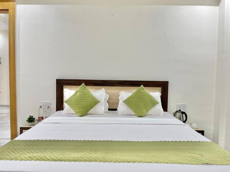 Host Jatin Kasauli Crest 7O1827O7O3 Apartment Bagian luar foto