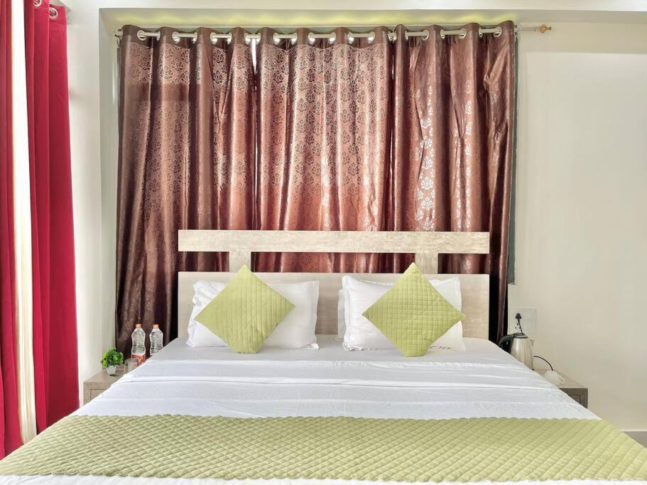 Host Jatin Kasauli Crest 7O1827O7O3 Apartment Bagian luar foto