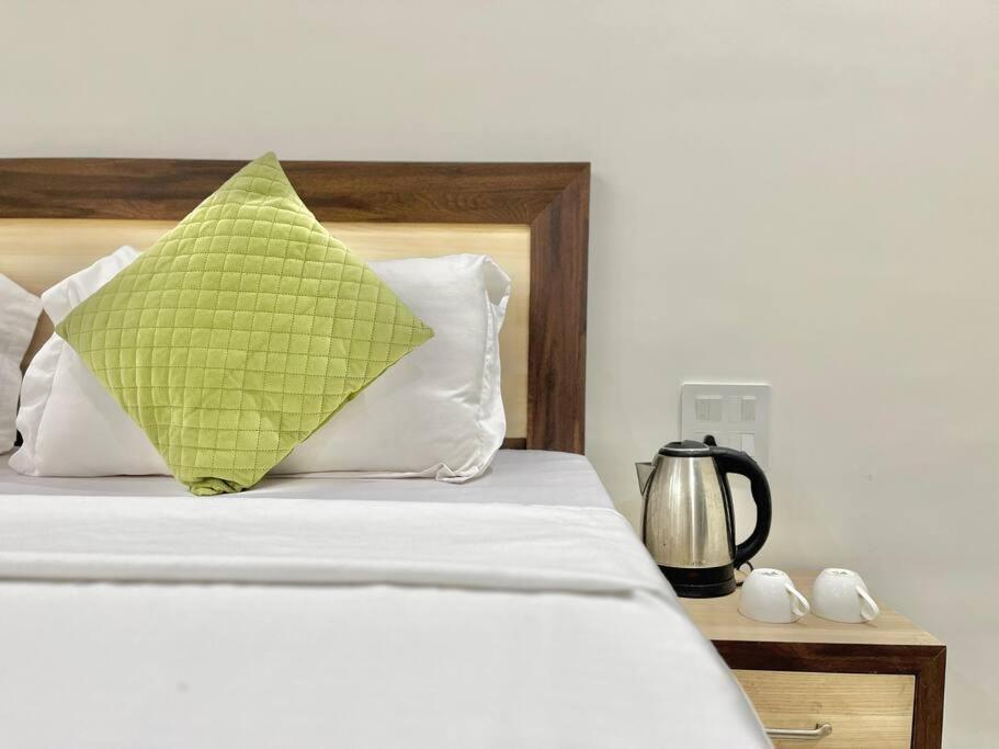 Host Jatin Kasauli Crest 7O1827O7O3 Apartment Bagian luar foto