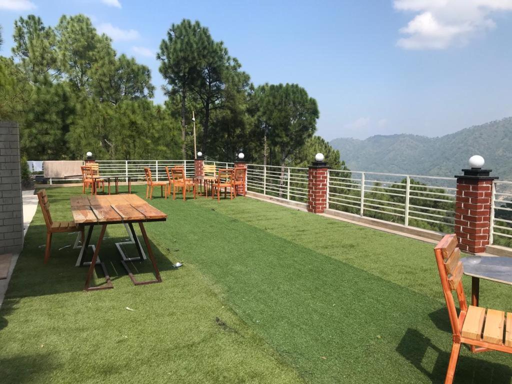 Host Jatin Kasauli Crest 7O1827O7O3 Apartment Bagian luar foto