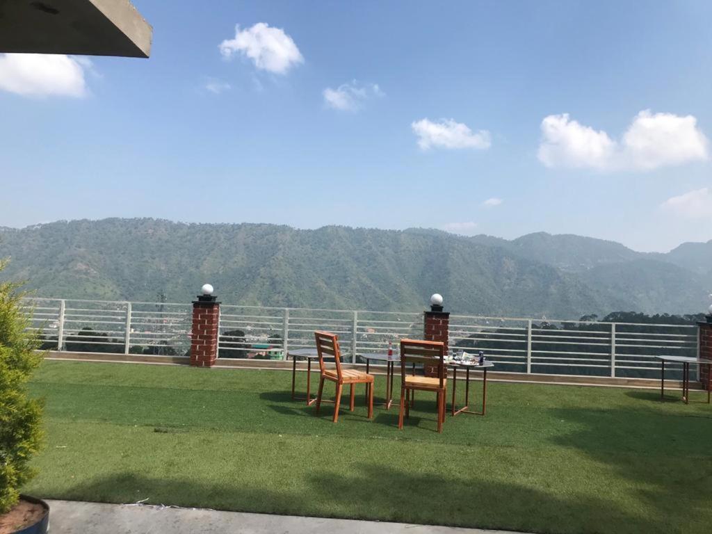 Host Jatin Kasauli Crest 7O1827O7O3 Apartment Bagian luar foto